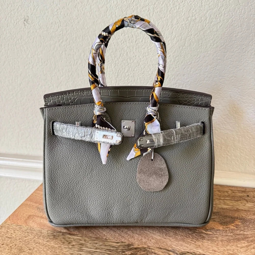 *READ Gray Croc Emboss 25 BK Leather Touch Bag w/ Silver HW Lock Key Satchel B8